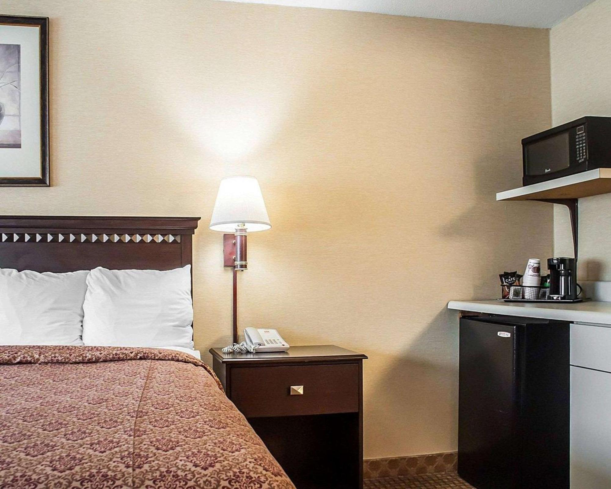 Econo Lodge Elmira-Corning Fisherville Экстерьер фото