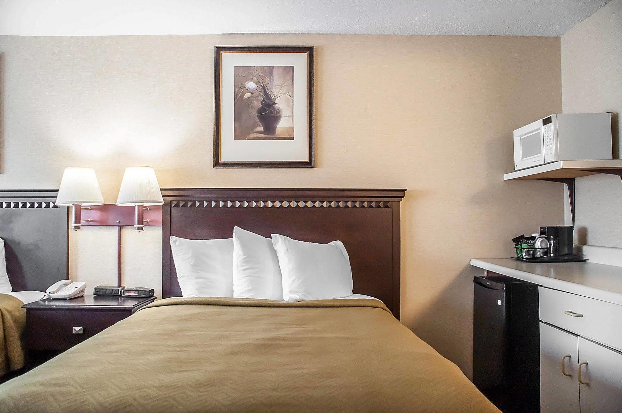 Econo Lodge Elmira-Corning Fisherville Экстерьер фото
