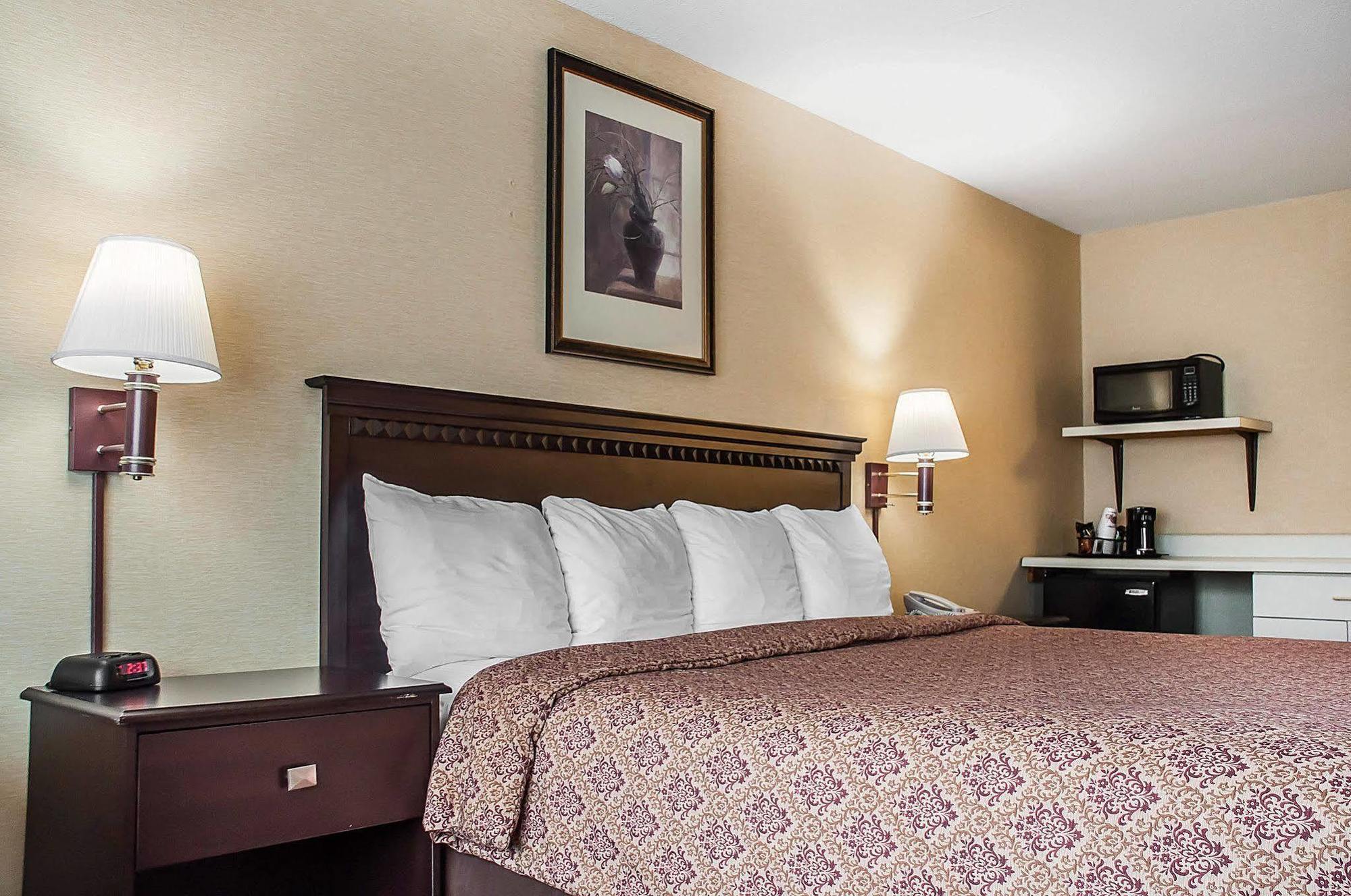 Econo Lodge Elmira-Corning Fisherville Экстерьер фото